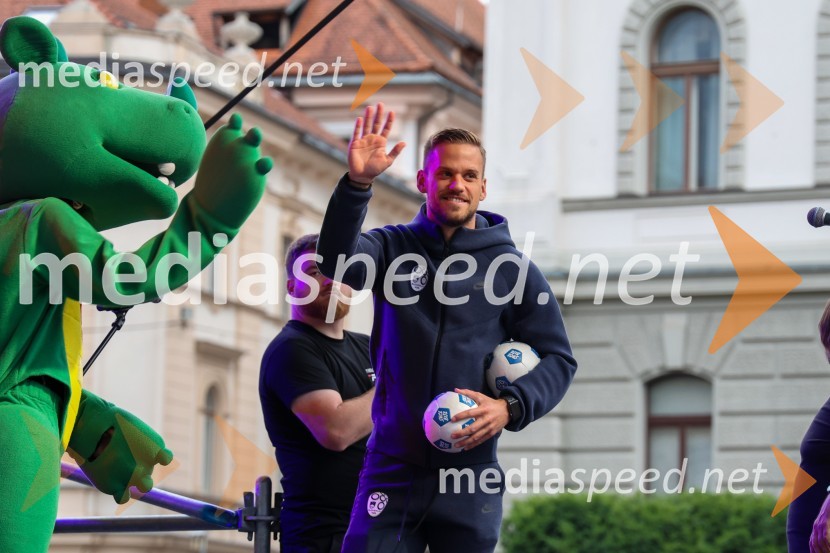  Tomi Horvat, nogometašSprejem naših nogometašev na Kongresnem trgu