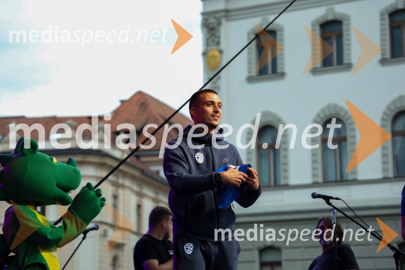 Sprejem naših nogometašev na Kongresnem trgu