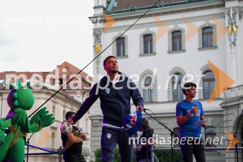  Jan Mlakar, nogometašSprejem naših nogometašev na Kongresnem trgu