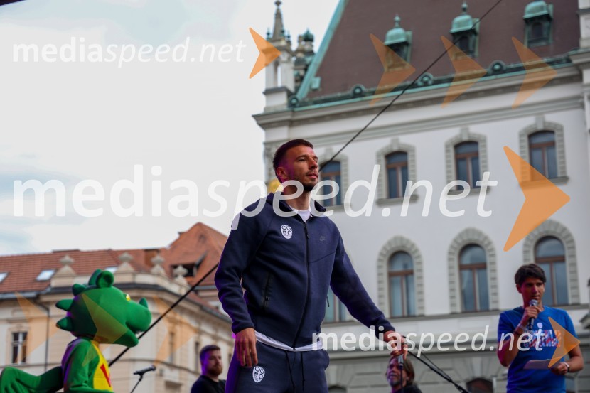  Jan Mlakar, nogometašSprejem naših nogometašev na Kongresnem trgu