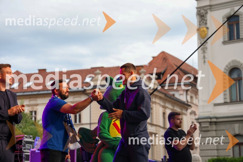  ... ;  Žan Celar, nogometašSprejem naših nogometašev na Kongresnem trgu