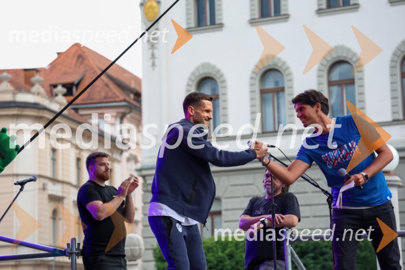  Petar Stojanović, nogometaš;  ... Sprejem naših nogometašev na Kongresnem trgu