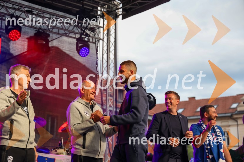 Sprejem naših nogometašev na Kongresnem trgu