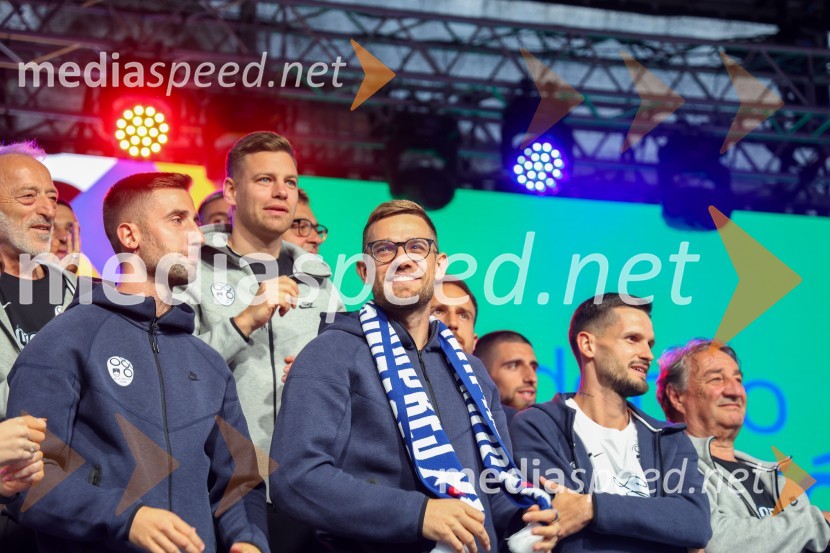  ... ;  Andraž Šporar, nogometaš;  ... ;  Timi Max Elšnik, nogometaš;  Petar Stojanović, nogometaš;  ... Sprejem naših nogometašev na Kongresnem trgu