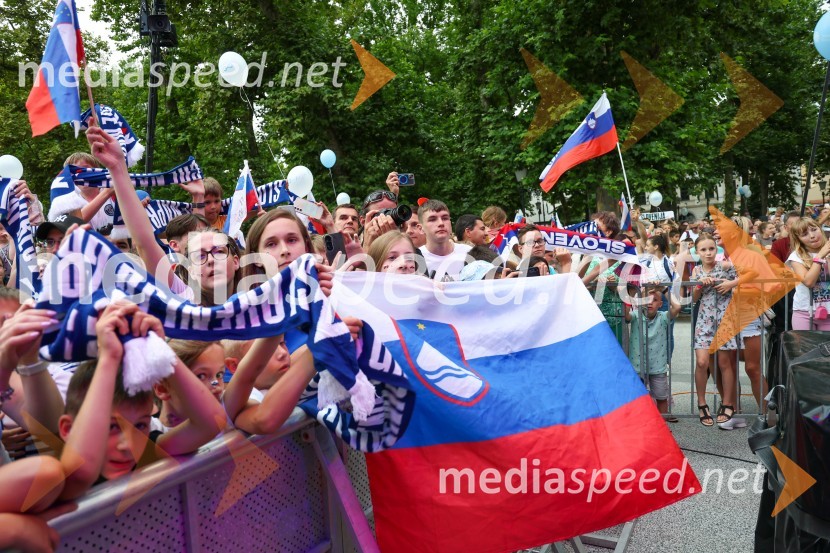 Sprejem naših nogometašev na Kongresnem trgu