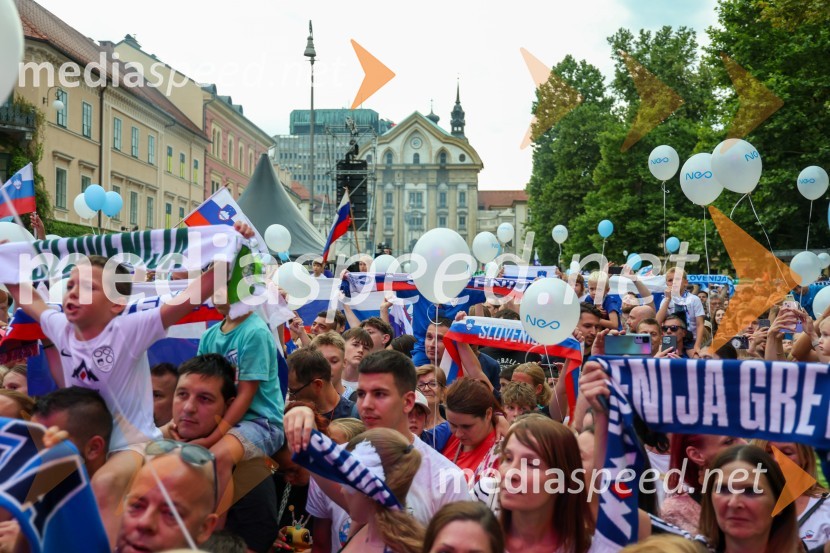 Sprejem naših nogometašev na Kongresnem trgu