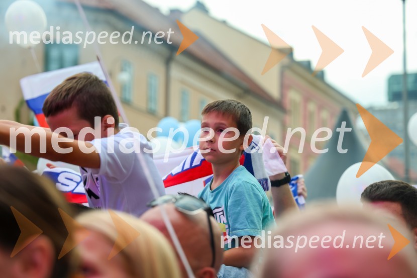 Sprejem naših nogometašev na Kongresnem trgu