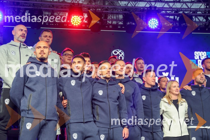  Luka Brkljača, kondicijski trener slovenske nogometne reprezentance;  Vanja Drkušić, nogometaš;  Milivoje Novaković, tehnični vodja slovenske nogometne reprezentance;  ... ;  Adam Gnezda Čerin, nogometaš;  Tomi Horvat, nogometaš;  Žan Celar, nogometaš;  Jan Oblak, nogometaš;  ... ;  Benjamin Verbič, nogometaš;  ... ;  Andraž Šporar, nogometašSprejem naših nogometašev na Kongresnem trgu