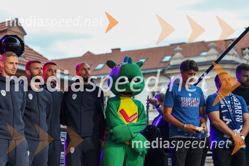  Žan  Karničnik, nogometaš;  Miha Blažič, nogometaš;  ... ;  Jon Gorenc Stanković, nogometaš;  ... ;  ... Sprejem naših nogometašev na Kongresnem trgu