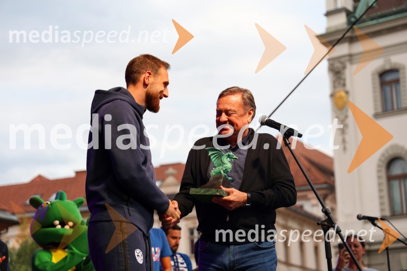  Jan Oblak, nogometaš;  Zoran Janković, župan, Mestna občina LjubljanaSprejem naših nogometašev na Kongresnem trgu