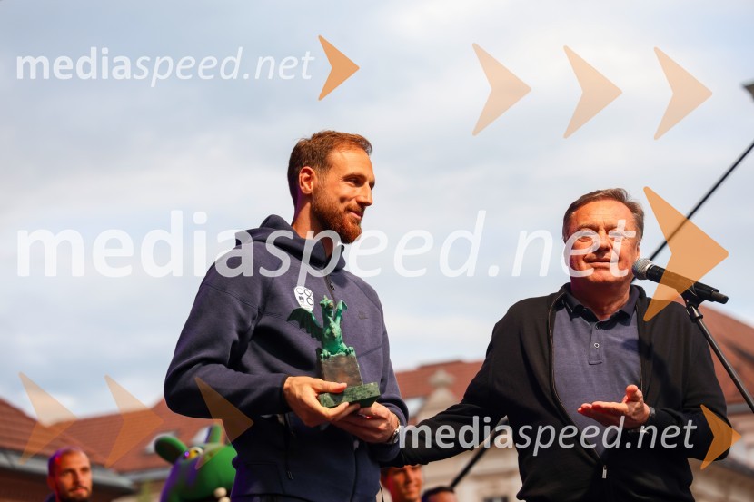  Jan Oblak, nogometaš;  Zoran Janković, župan, Mestna občina LjubljanaSprejem naših nogometašev na Kongresnem trgu