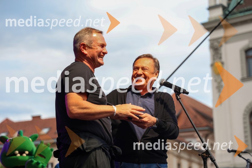  Matjaž Kek, selektor slovenske nogometne reprezentance;  Zoran Janković, župan, Mestna občina LjubljanaSprejem naših nogometašev na Kongresnem trgu