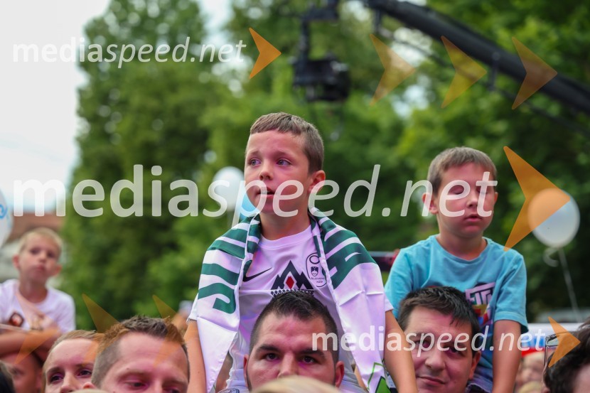 Sprejem naših nogometašev na Kongresnem trgu