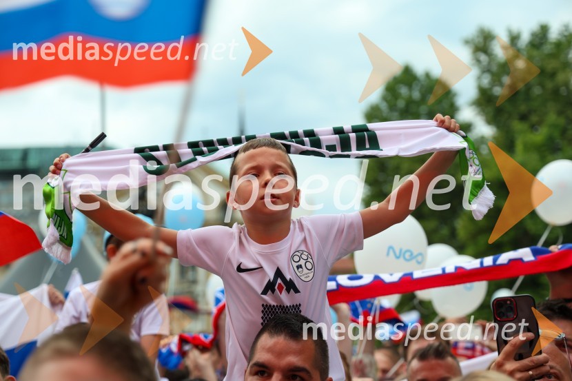 Sprejem naših nogometašev na Kongresnem trgu