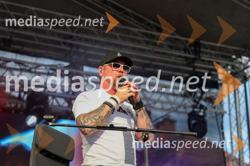  Tomi Meglič, glasbenik, pevec skupine SiddhartaSprejem naših nogometašev na Kongresnem trgu