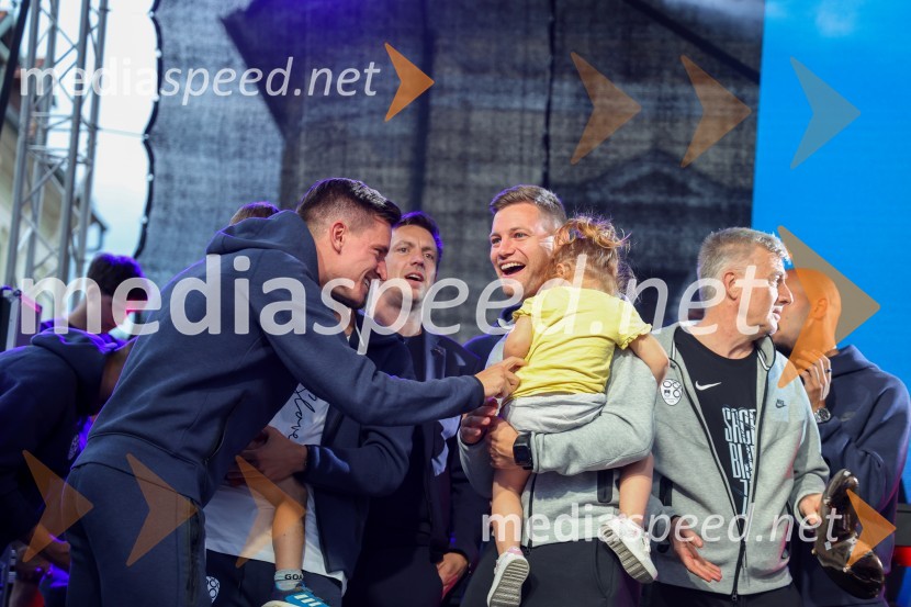  Benjamin Verbič, nogometaš;  ... Sprejem naših nogometašev na Kongresnem trgu