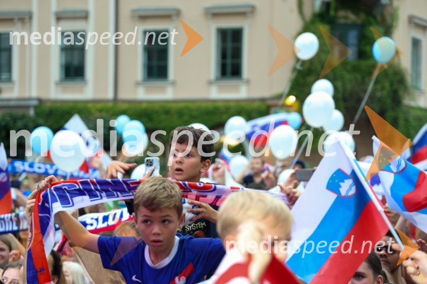 Sprejem naših nogometašev na Kongresnem trgu