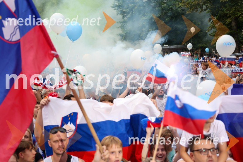 Sprejem naših nogometašev na Kongresnem trgu