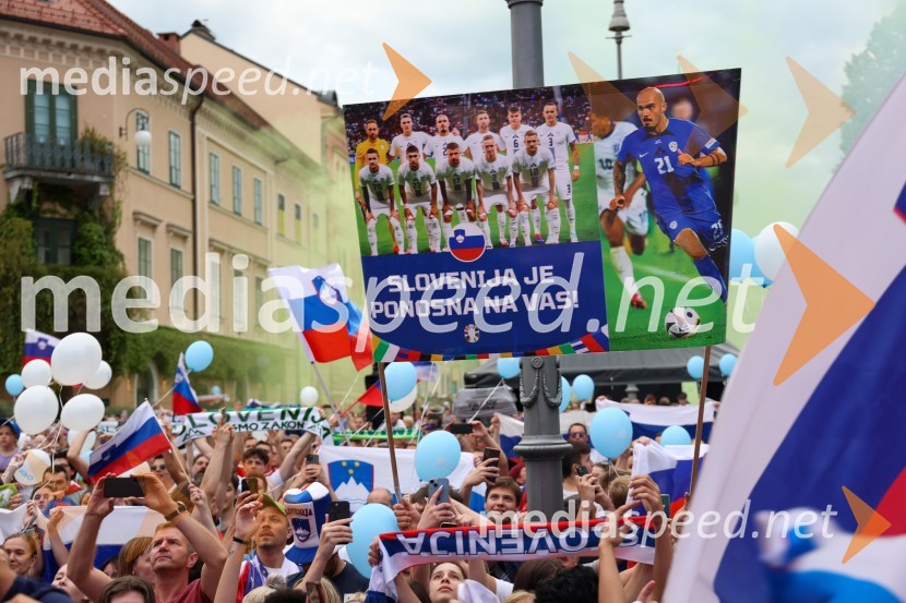 Sprejem naših nogometašev na Kongresnem trgu
