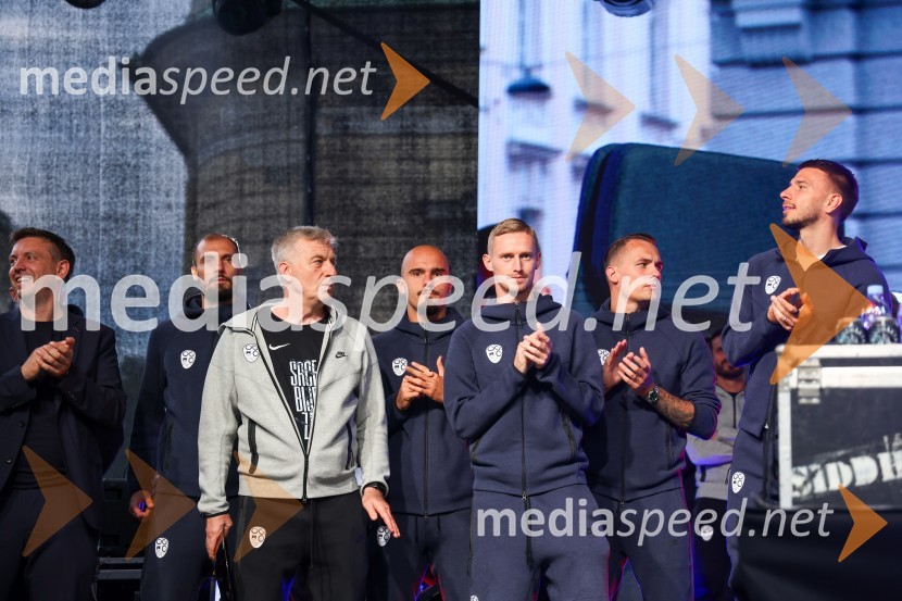  Jon Gorenc Stanković, nogometaš;  ... ;  Vanja Drkušić, nogometaš;  Žan  Karničnik, nogometaš;  Jure Balkovec, nogometaš;  Jan Mlakar, nogometašSprejem naših nogometašev na Kongresnem trgu