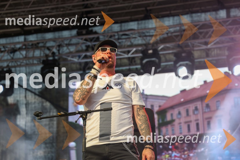  Tomi Meglič, glasbenik, pevec skupine SiddhartaSprejem naših nogometašev na Kongresnem trgu