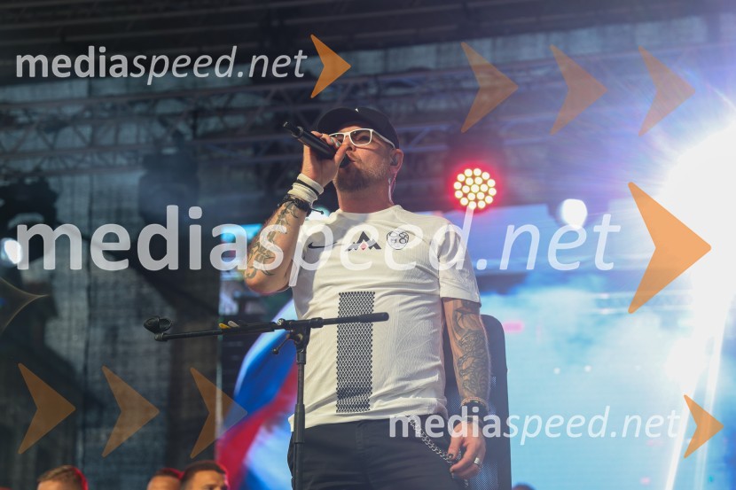  Tomi Meglič, glasbenik, pevec skupine SiddhartaSprejem naših nogometašev na Kongresnem trgu