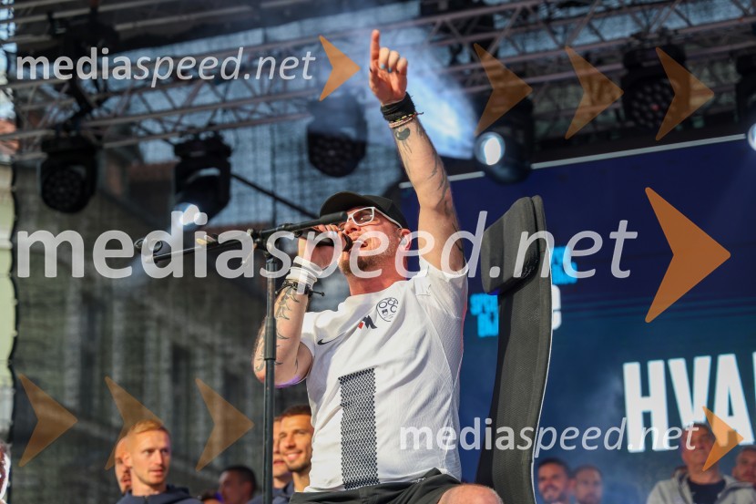  Tomi Meglič, glasbenik, pevec skupine SiddhartaSprejem naših nogometašev na Kongresnem trgu