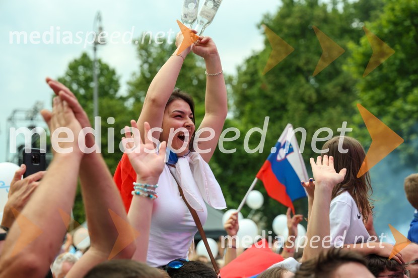 Sprejem naših nogometašev na Kongresnem trgu