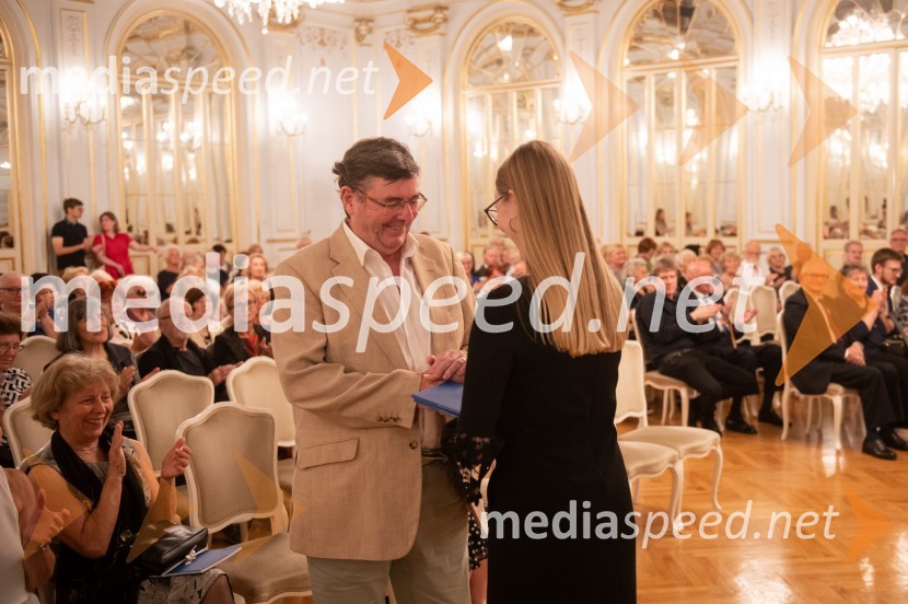  Simon Robinson, dirigent;  ... Slavnostni koncert ob stoti obletnici rojstva Ondine Otta Klasinc, SNG Maribor