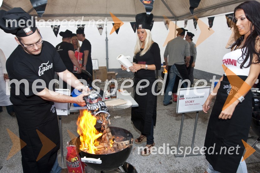 ..., Maja Malnar, pevka in manekenka in Tina Gaber, Miss Hawaiian Tropic 2008Jack Daniel's barbecue party