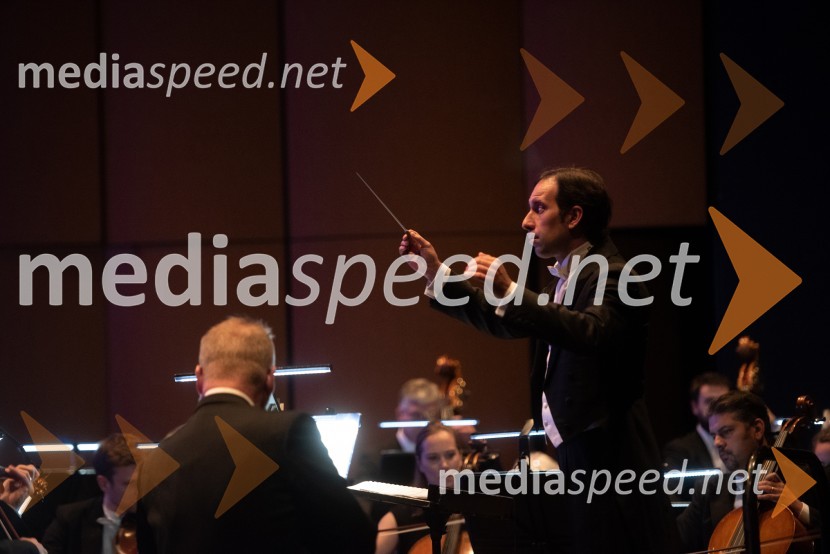  Simon Krečič, dirigent in pianistSlavnostni koncert ob stoti obletnici rojstva Ondine Otta Klasinc, SNG Maribor