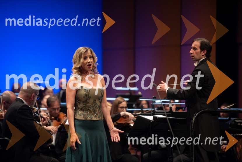  Martina Burger, sopranistka;  Simon Krečič, umetniški direktor Opere SNG MariborSlavnostni koncert ob stoti obletnici rojstva Ondine Otta Klasinc, SNG Maribor