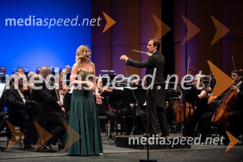  Martina Burger, sopranistka;  Simon Krečič, umetniški direktor Opere SNG MariborSlavnostni koncert ob stoti obletnici rojstva Ondine Otta Klasinc, SNG Maribor