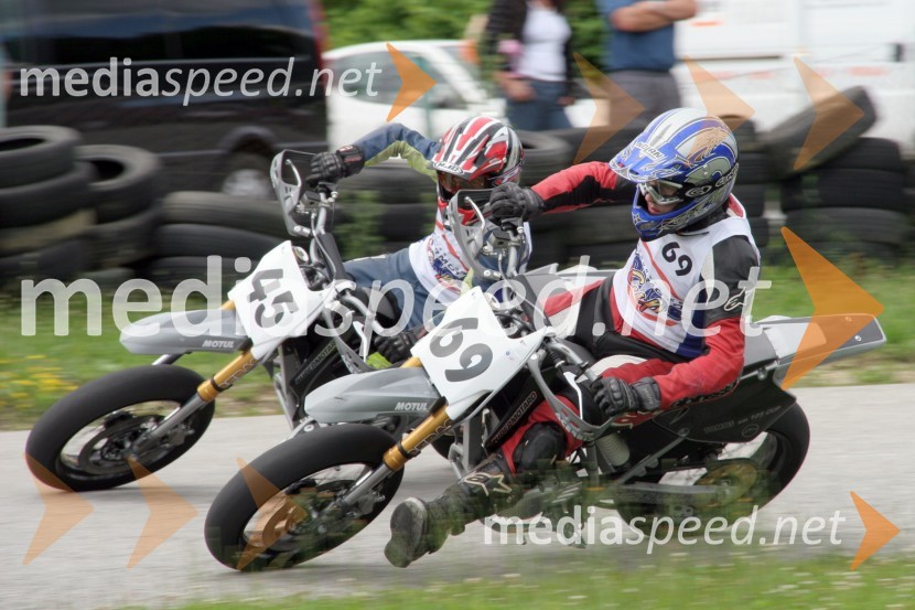 Matevž Hribar (desno)HITROSTNI MOTOCIKLIZEM, DP4 - Pokal Tomos