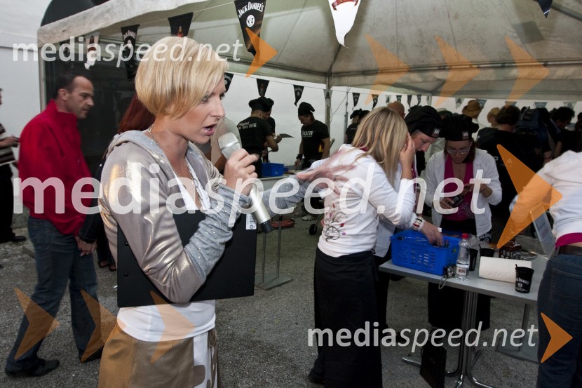 Anja Križnik Tomažin, TV voditeljica in povezovalka prireditveJack Daniel's barbecue party