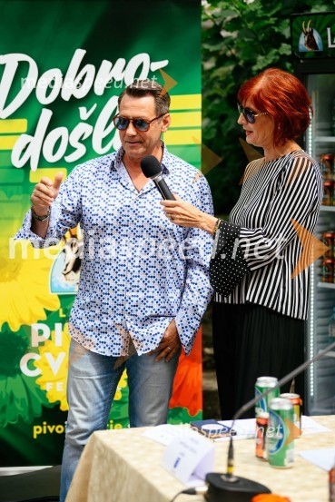  Marko Vozelj, pevec;  Darinka Pavlič Kamien, strokovnjakinja za komuniciranjeNovinarska konferenca pred festivalom Pivo in cvetje Laško