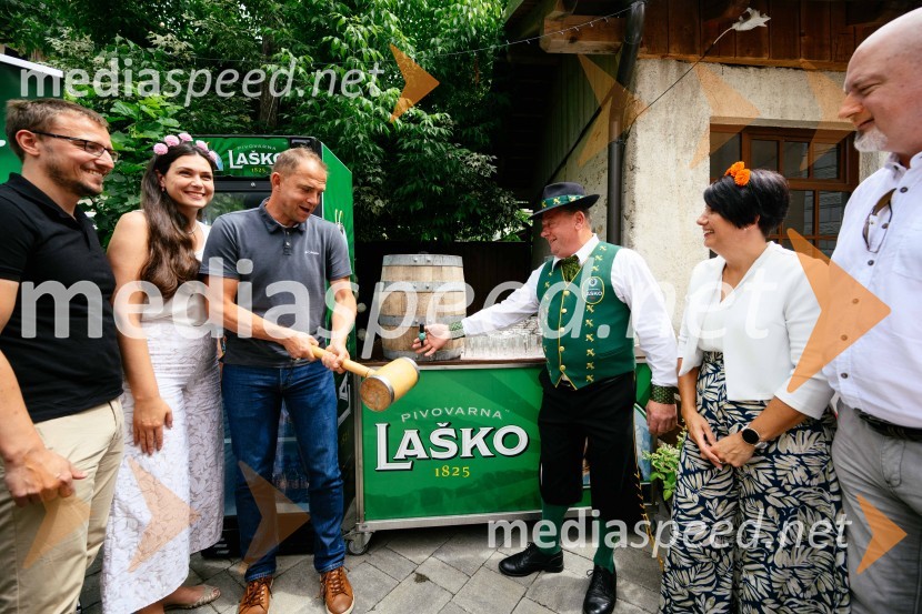 Enej Kirn, podžupan, Občina Laško;  Tina Belej, vodja trajnosti in korporativne vključenosti Pivovarna Laško Union;  Urban Kramberger,  direktor festivala Pivo in cvetje, manager blagovne skupine PLU;  ... ;  Petra Privšek, SŽ- Potniški promet;  Urban Centa, organizator glasbenega programa Novinarska konferenca pred festivalom Pivo in cvetje Laško