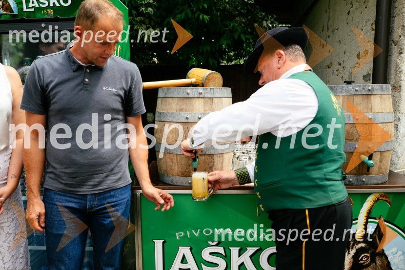  Urban Kramberger,  direktor festivala Pivo in cvetje, manager blagovne skupine PLU;  ... Novinarska konferenca pred festivalom Pivo in cvetje Laško