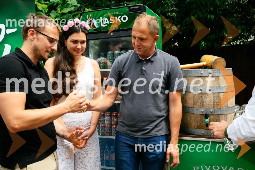  Enej Kirn, podžupan, Občina Laško;  Tina Belej, vodja trajnosti in korporativne vključenosti Pivovarna Laško Union;  Urban Kramberger,  direktor festivala Pivo in cvetje, manager blagovne skupine PLUNovinarska konferenca pred festivalom Pivo in cvetje Laško