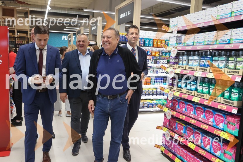  Tomislav Kramarić,  predsednik uprave, Mercator d.o.o.;  Veljko Tatič, član uprave, Mercator;  Zoran Janković, župan, Mestna občina Ljubljana;  Hrvoje Bošnjak, član uprave, MercatorOtvoritev novega Mercator centra v Kosezah