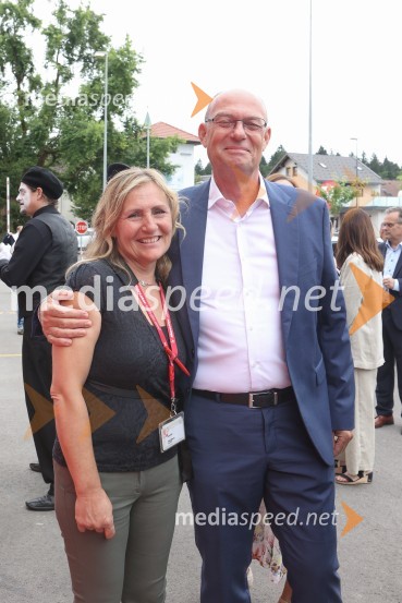  Violeta Gavrilovič, vodja hipermarketa Koseze;  Samo Gorjup, član uprave, MercatorOtvoritev novega Mercator centra v Kosezah