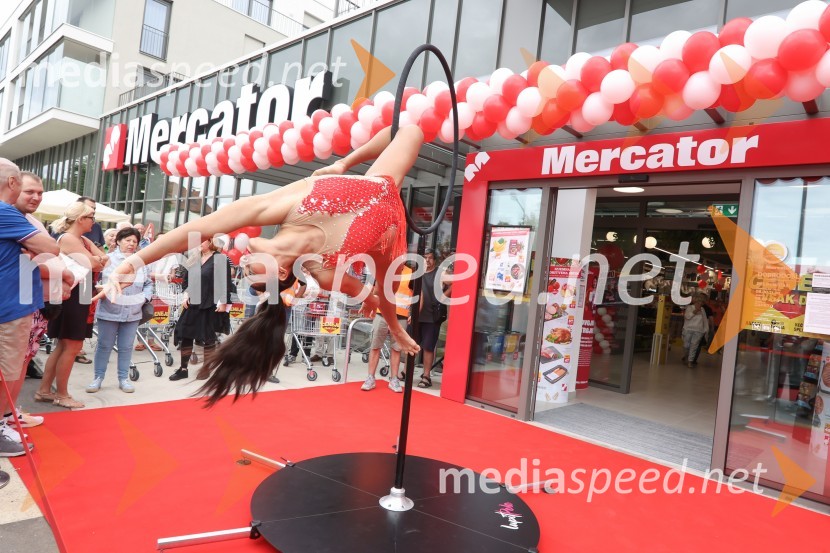  Tamia Šeme, cirkuška umetnicaOtvoritev novega Mercator centra v Kosezah