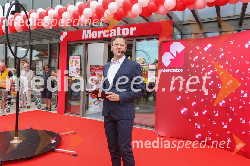  Franci  Podbrežnik, moderator in glasbenikOtvoritev novega Mercator centra v Kosezah