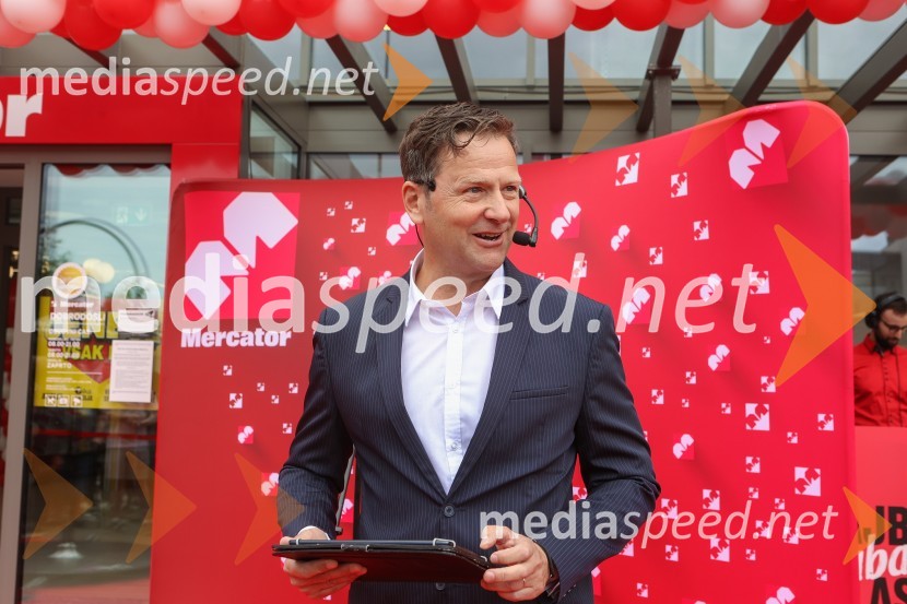  Franci  Podbrežnik, moderator in glasbenikOtvoritev novega Mercator centra v Kosezah