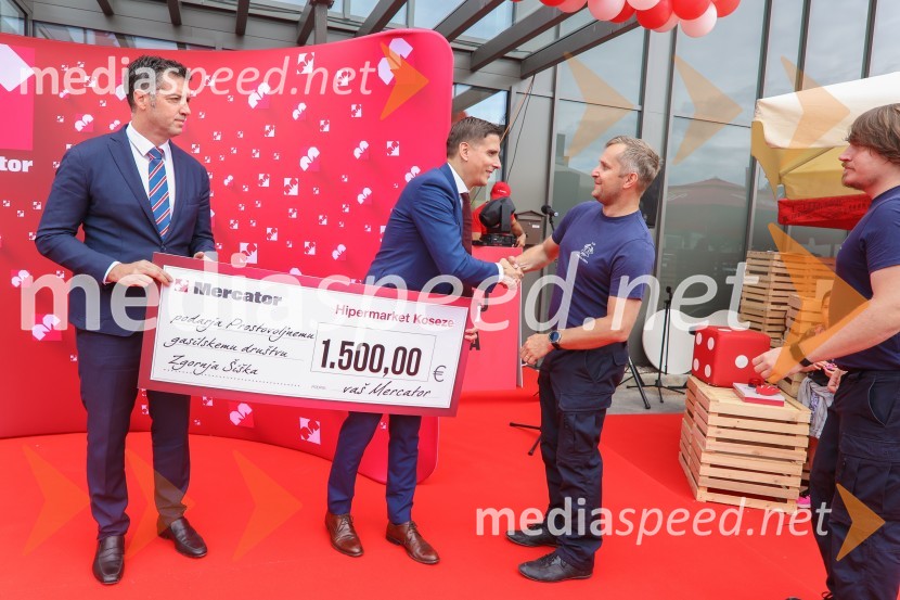  Hrvoje Bošnjak, član uprave, Mercator;  Tomislav Kramarić,  predsednik uprave, Mercator d.o.o.;  ... ;  ... Otvoritev novega Mercator centra v Kosezah