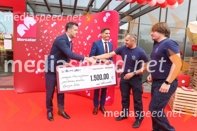  Hrvoje Bošnjak, član uprave, Mercator;  Tomislav Kramarić,  predsednik uprave, Mercator d.o.o.;  ... ;  ... Otvoritev novega Mercator centra v Kosezah