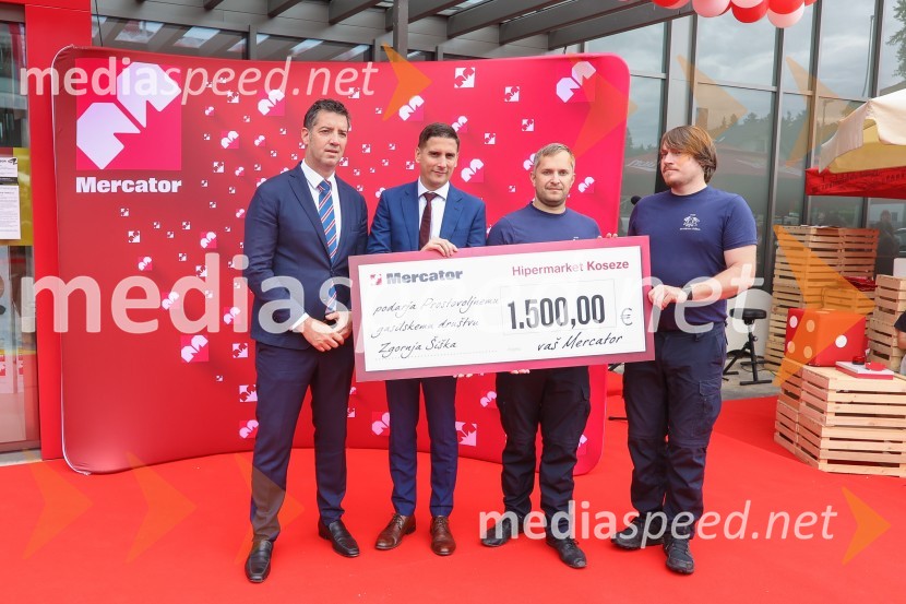  Hrvoje Bošnjak, član uprave, Mercator;  Tomislav Kramarić,  predsednik uprave, Mercator d.o.o.;  ... Otvoritev novega Mercator centra v Kosezah