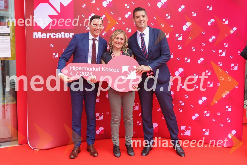  Tomislav Kramarić,  predsednik uprave, Mercator d.o.o.;  Violeta Gavrilovič, vodja hipermarketa Koseze;  Hrvoje Bošnjak, član uprave, MercatorOtvoritev novega Mercator centra v Kosezah