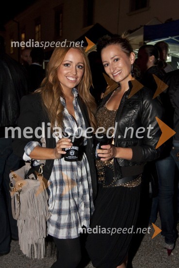 Nina Šušnjara, modna oblikovalka in Maja Šušnjara, vizažistkaJack Daniel's barbecue party