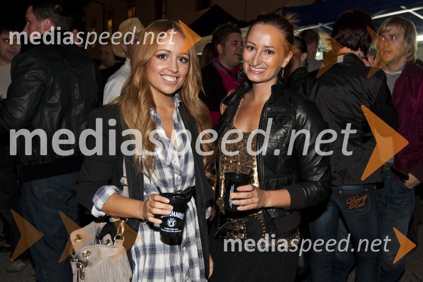 Nina Šušnjara, modna oblikovalka in Maja Šušnjara, vizažistkaJack Daniel's barbecue party